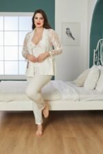 ⁦بيجاما قطن أبيض ثلاث قطع كم دانتيل مع ستراس⁩ - الصورة ⁦5⁩