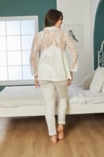 ⁦بيجاما قطن أبيض ثلاث قطع كم دانتيل مع ستراس⁩ - الصورة ⁦3⁩