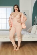 ⁦بيجاما قطن زهر كم دانتيل ثلاث قطع مع ستراس⁩ - الصورة ⁦3⁩