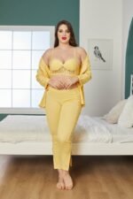 ⁦بيجاما قطن أصفر ثلاث قطع مع ستراس مميز⁩ - الصورة ⁦5⁩